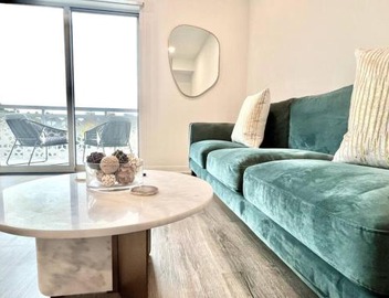 NEW One Bedroom Penthouse, Silver Lake + Parking! 3