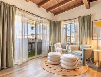 Steps to Beach Manhattan Beach 2 Bedroom Parking 3