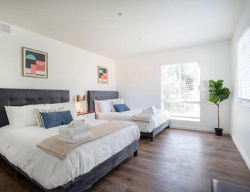 New Renovated Spacious 3 bedroom near DT Alhambra 5