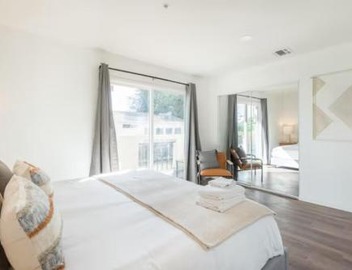 New Renovated Spacious 3 bedroom near DT Alhambra 2
