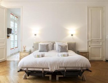 Deluxe Paris St Germain Suite 5