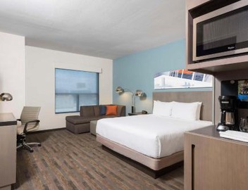 Hyatt House Austin/Downtown 5