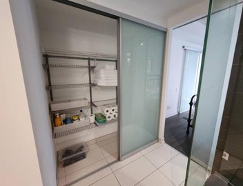Chic 1BDR Loft with Office Space-Heart of Toronto 4