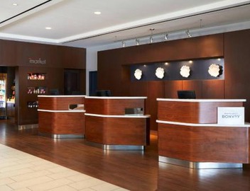 Courtyard by Marriott Los Angeles LAX/Century Boulevard 4