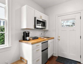 Garden District Studio Apartment - Gated Parking 3