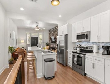 Fabulous Classy and Comfy 3BD 2BA Home and Parking 2