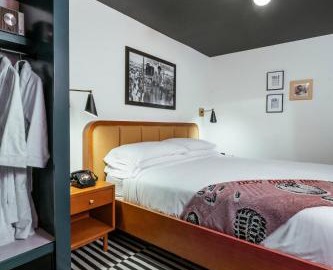 Dew Drop Inn Hotel & Lounge 3