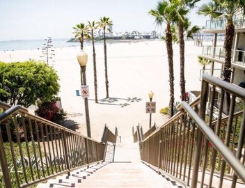 Seaside Bliss -Downtown! Beach! ConvCenter! Bikes! 5
