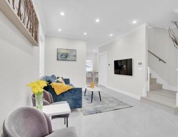 Family-Friendly, 3 Bed House - Private Backyard-Central Location 2