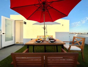 Luxury K-Town Dwelling with private rooftop deck. 4