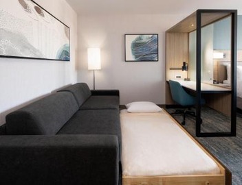 SpringHill Suites by Marriott Valencia 2