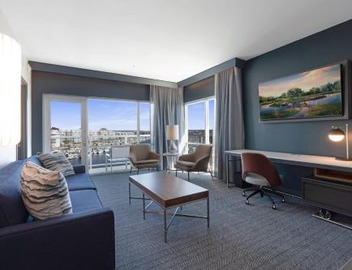 Courtyard by Marriott Marina del Rey 3