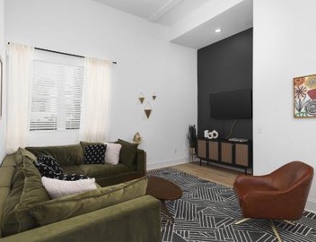 Condo 3 miles to Broadway, Walk to Restaurants and Coffee 2