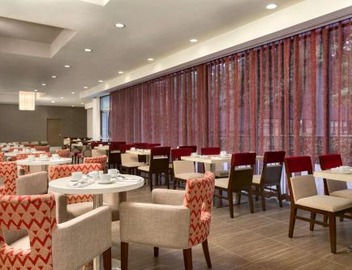 DoubleTree by Hilton Hotel Toronto Airport West 4