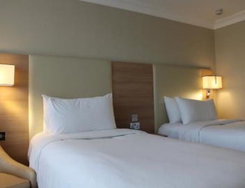 Renaissance London Heathrow Hotel 5