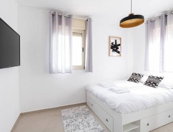 Neat 4BR Apt. With Parking/High Floor/Elevator/AC 3