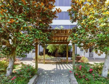 La Quinta Inn & Suites by Wyndham New Orleans Airport 2