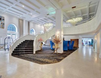 Breathtaking resort condo w beach service Unit 908 4