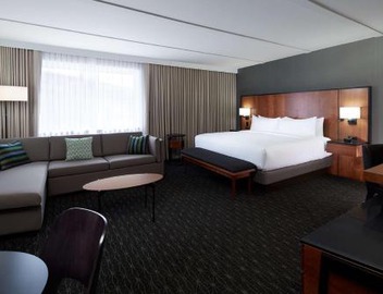 Doubletree By Hilton Montreal Airport 2
