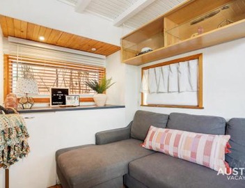 HGTV Featured Tiny Home w Hot Tub Near East 6th St 2