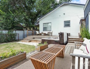HGTV Featured Tiny Home w Hot Tub Near East 6th St 5