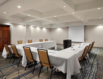 Holiday Inn Express and Suites New Orleans Airport by IHG 5