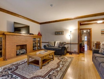 Lovely Near Loyola - Enjoy the Wonderful Outdoor Space and Sun Room - Room for the Whole Crew apts 3