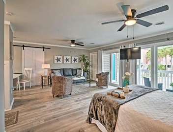 Couple’s Retreat w/Balcony in Surfside Beach! 2