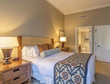 GROUND FLOOR DIRECT ACCESS with private outdoor yard space luxury resort condo 5