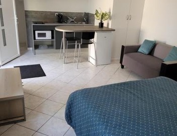 charmant studio de 30 m2 très calme avec sa grande belle terrasse et son jardin PRIVATIF 5