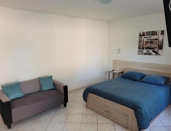 charmant studio de 30 m2 très calme avec sa grande belle terrasse et son jardin PRIVATIF 4