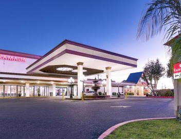 Ramada by Wyndham Metairie New Orleans Airport 3