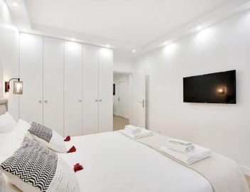 TROCADERO/EIFFEL TOWER - 3 Bedrooms- All New! 4