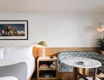 Short Stories Hotel Near The Grove 2
