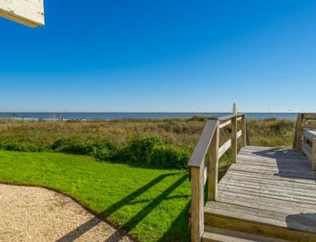 Bright and Sunny Condo with Stunning Oceanfront 4