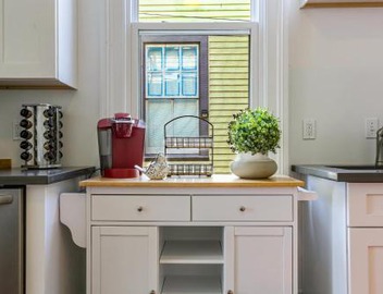 Private 2BR in Uptown by Hosteeva 5