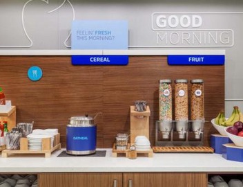 Holiday Inn Express & Suites Alexandria by IHG 4