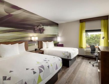 La Quinta Inn & Suites by Wyndham Braselton 2