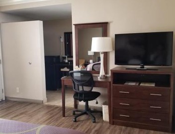 Super 8 by Wyndham Los Angeles-Culver City Area 2