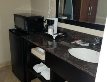 Super 8 by Wyndham Los Angeles-Culver City Area 5