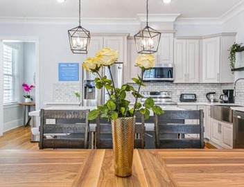 Stunning 4BR-5BR near French Quarter Homes by Hosteeva 2