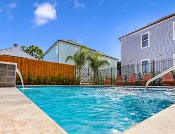 Hosteeva Amazing 4 BR Modern Condo with Balcony Near Frnch Quarter 2