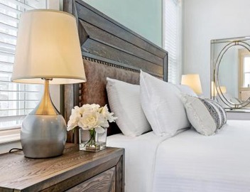 Hosteeva Amazing 4 BR Modern Condo with Balcony Near Frnch Quarter 5