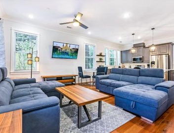 Spacious 5 BR Retreat - Pool - Near It All! 5
