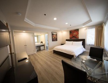 Wilshire Crest Hotel 3