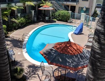 Tarzana Inn 3