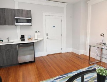 Large Studio w/Queen AND Sofa Bed.#38 3