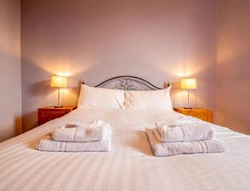 Beautiful and Bright Georgian Style Morningside Apartment - Pass the Keys 4