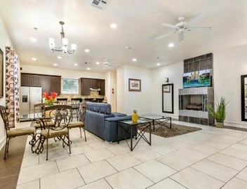 Spacious 3BR/2.5BATH Condo in Great location 5