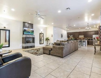 Spacious 3BR/2.5BATH Condo in Great location 4